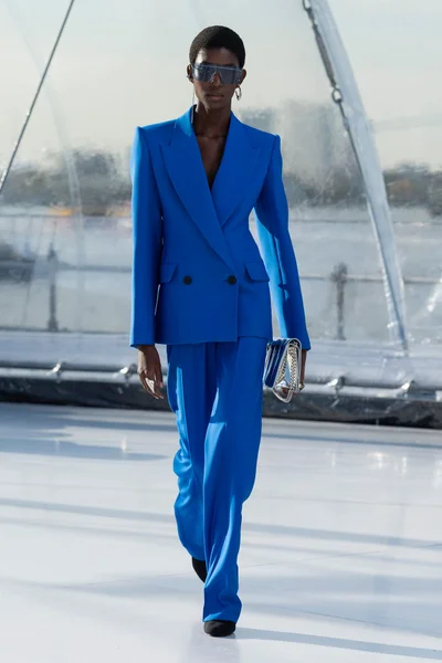 Look 13